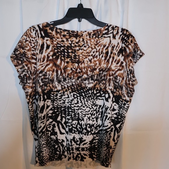Joseph A Blouse Size L Capped sleeves Animal print Buttons Across Shoulder Top - Picture 8 of 10